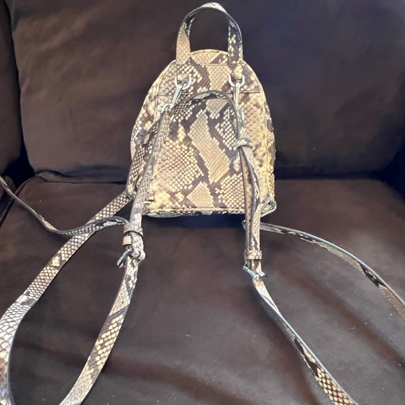 Michael Kors jet set leopard print backpack - Picture 10 of 10
